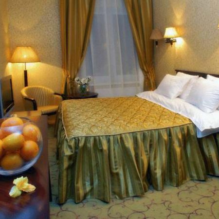 Royal Hotels And Spa Resorts Promenad Truskavets Exterior photo