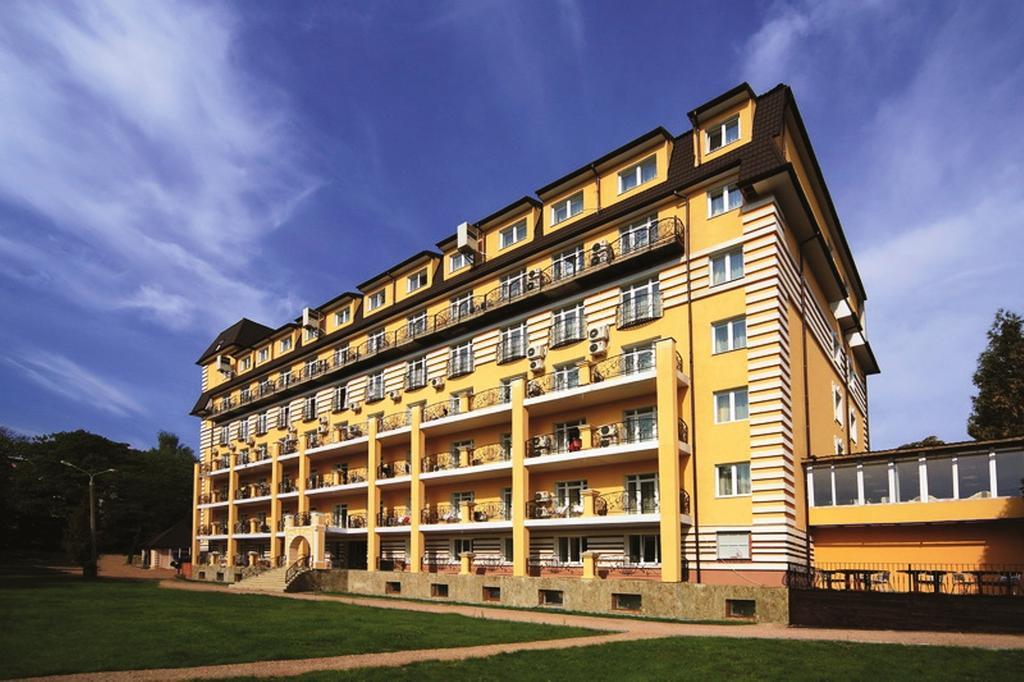 Royal Hotels And Spa Resorts Promenad Truskavets Exterior photo