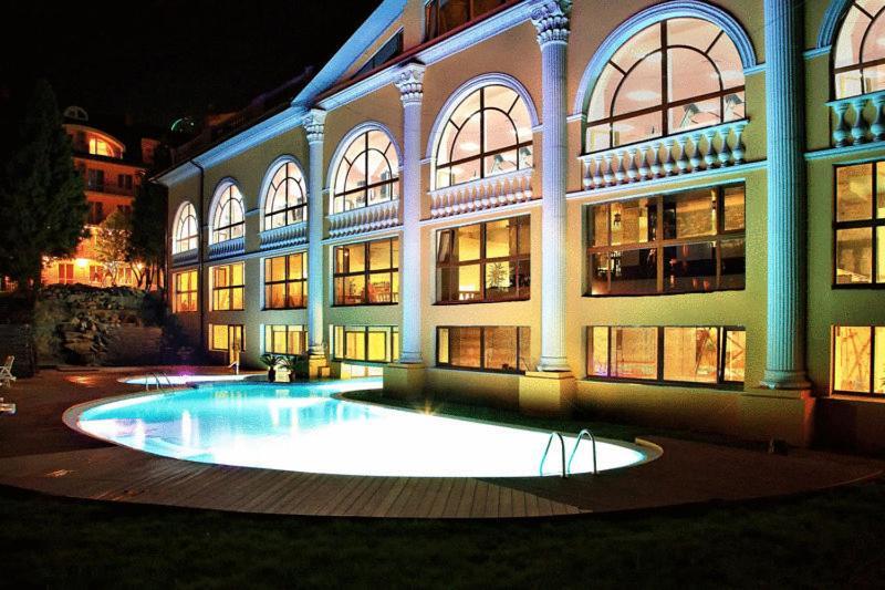 Royal Hotels And Spa Resorts Promenad Truskavets Exterior photo